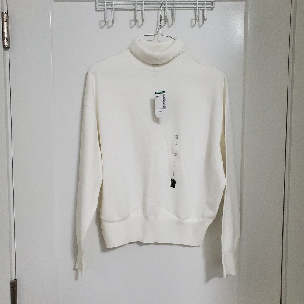 Simon's twik white turtleneck sweater